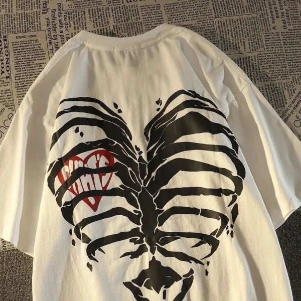 Beyaz Unisex Sırt Baskılı Kalp Kaburga Tişört
