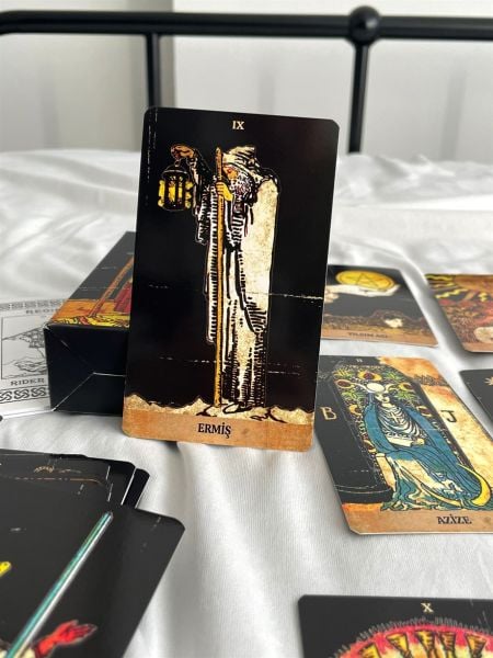 Regin Black Vintage Tarot