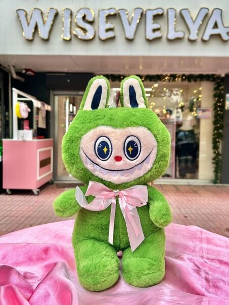 Fiyonklu Koyu Yeşil Peluş Labubu 38 cm