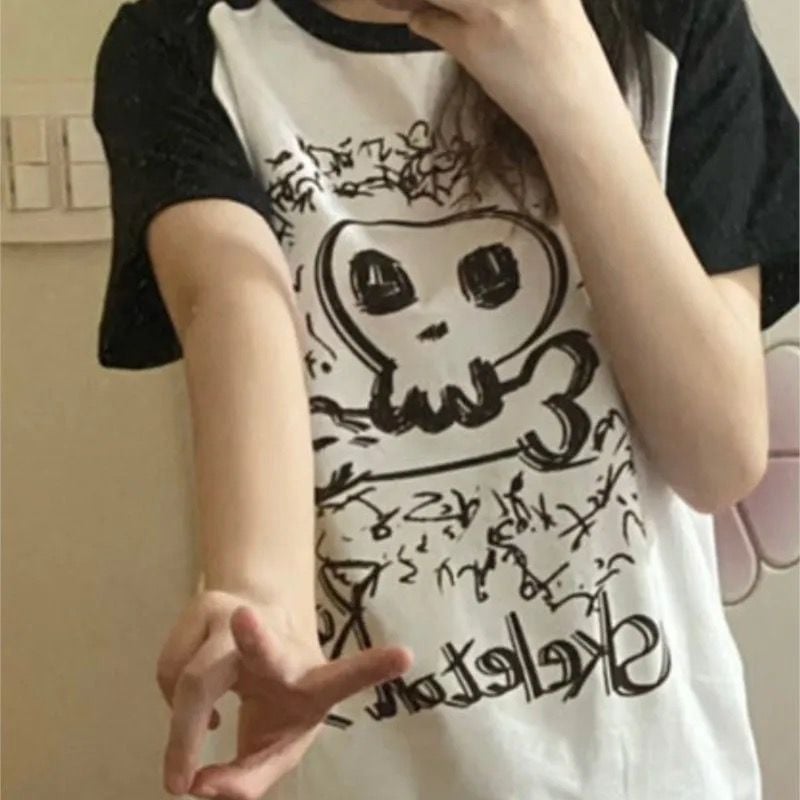 Beyaz Unisex Siyah Kol Detay Skeleton Kurukafa T-Shirt