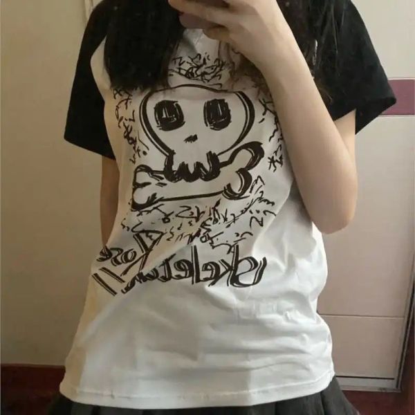 Beyaz Unisex Siyah Kol Detay Skeleton Kurukafa T-Shirt