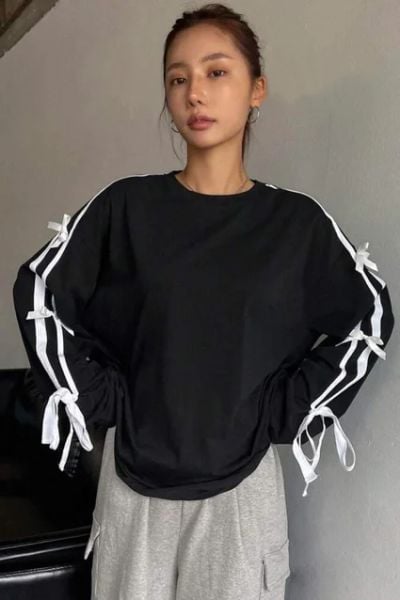 Siyah Beyaz Şeritli Kurdele Detaylı Uzun Kol T-Shirt