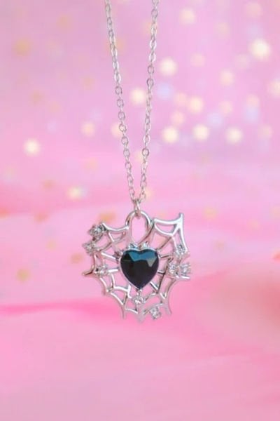 Gümüş Renk Zincirli Black Stone Heart Spider İthal Kolye