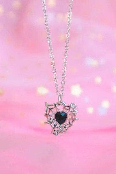 Gümüş Renk Zincirli Black Stone Heart Spider İthal Kolye 2