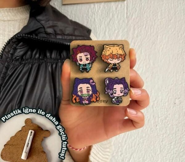 Demon Slayer 4'lü Ahşap Mini Rozet Seti