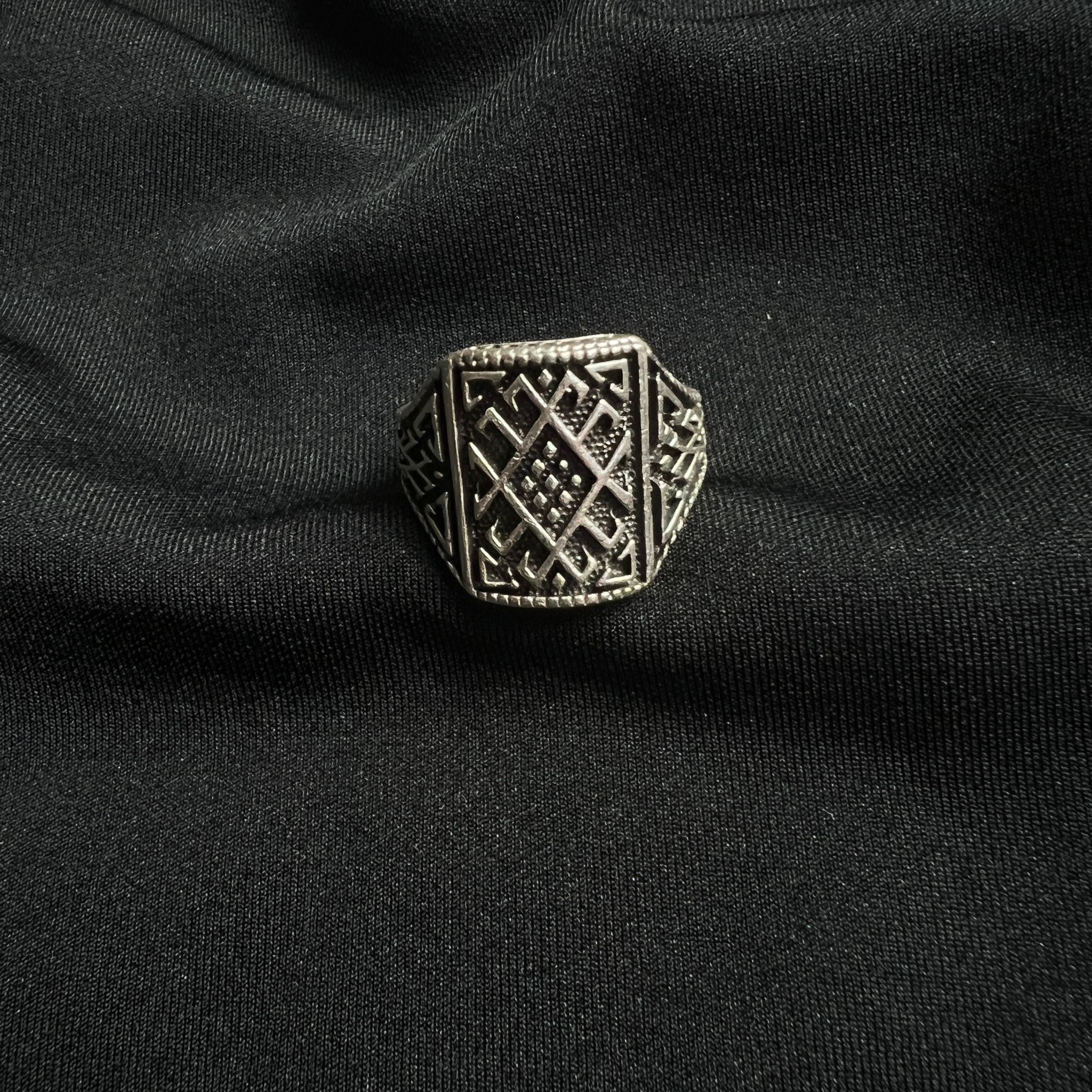 Gothic Shield Yüzük