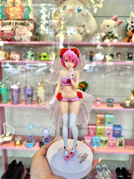 Pembe Anime Figür Kız