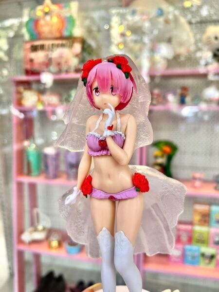 Pembe Anime Figür Kız
