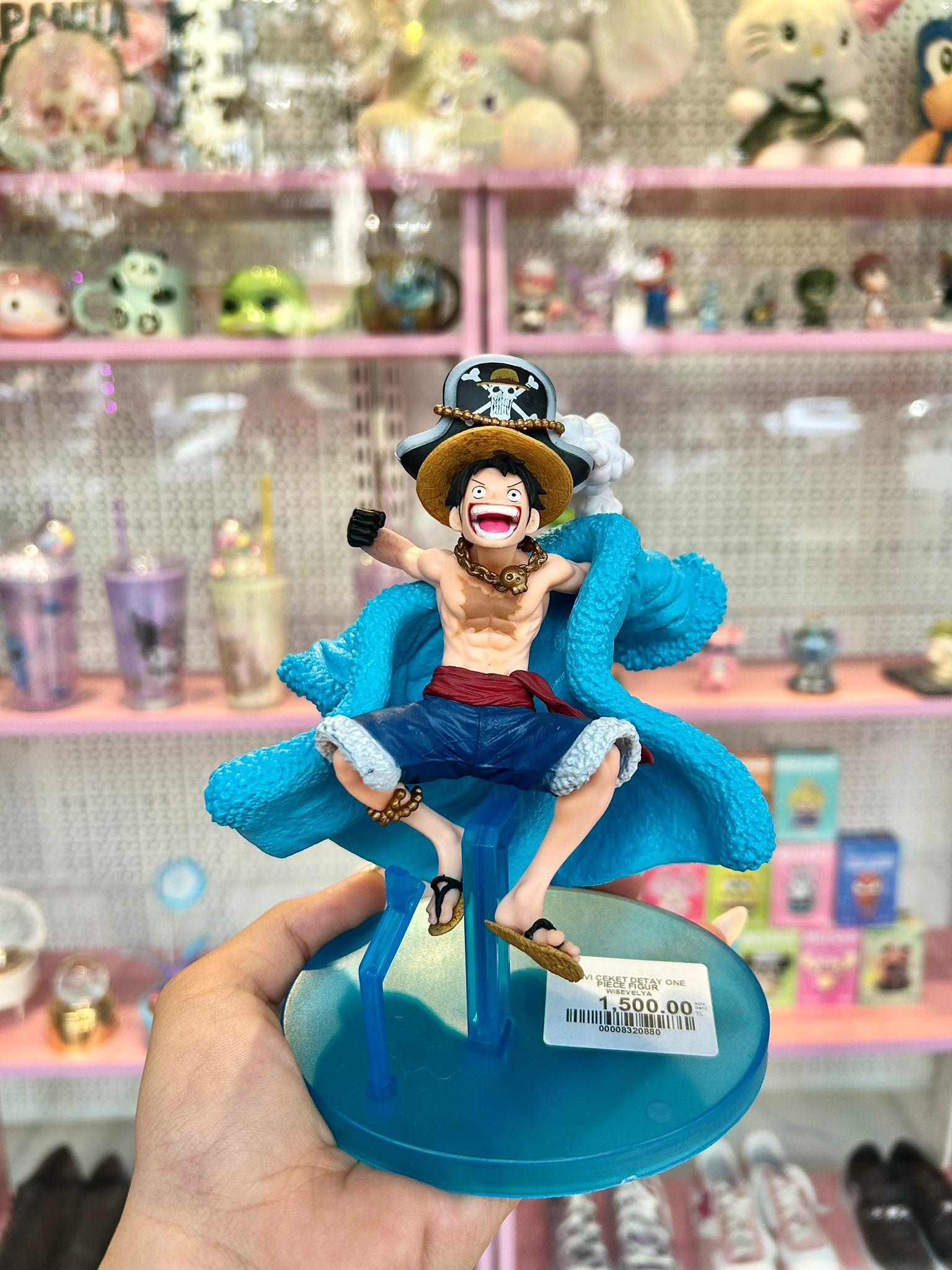 Mavi Ceket Detay One Piece Figür
