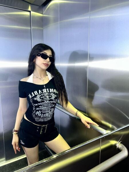 Siyah Admirable Madonna Yaka Ek Askılı Kısa Kollu Full Body Crop