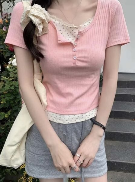 Pembe Düğmeli Ek Parçalı Kısa Kollu Crop