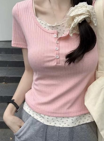 Pembe Düğmeli Ek Parçalı Kısa Kollu Crop