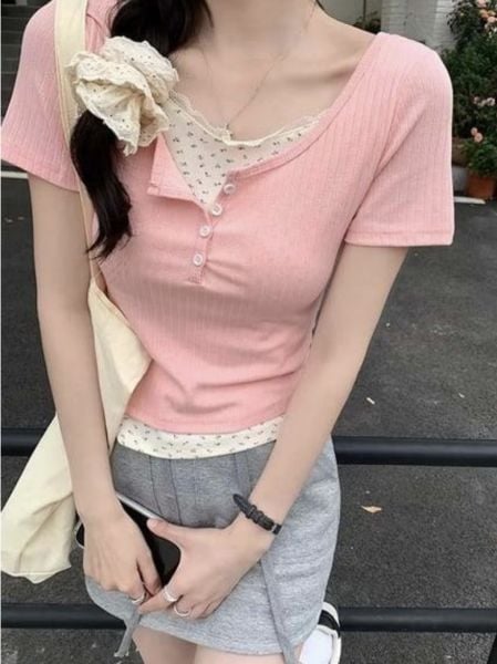 Pembe Düğmeli Ek Parçalı Kısa Kollu Crop