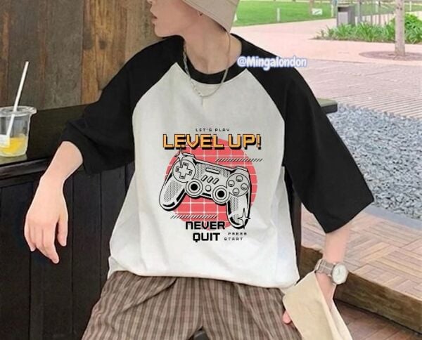 Reglan Kollu Level-Up Never Quit Baskılı T-Shirt