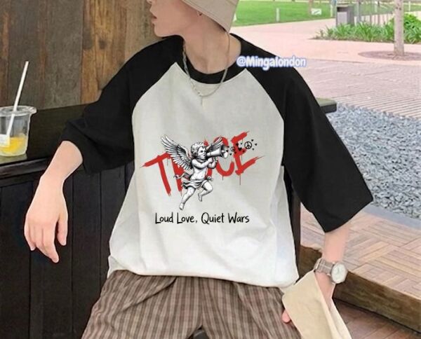 Reglan Kollu Melek Truce Loud Love Quiet Wars Baskılı T-Shirt