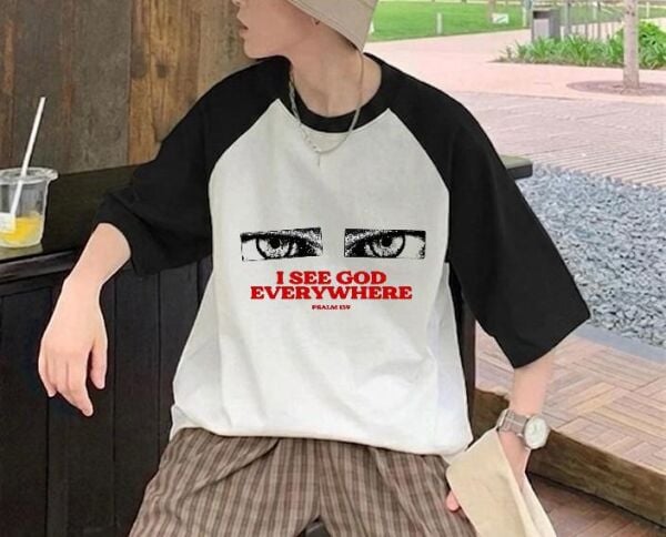 Reglan Kol I See Every Where Baskılı T-Shirt