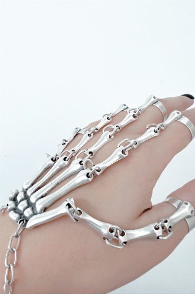 Skeleton Hand Şahmeran