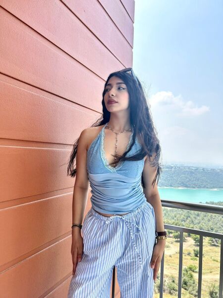 Dantelli Mavi Boyundan Bağlamalı Crop Top