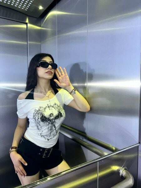 Beyaz Sword Warriror Angel Madonna Yaka Ek Askılı Y2K Kısa Kollu Full Body Crop