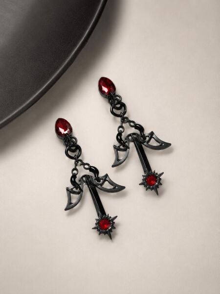 Gotik Tasarım Kırmızı Taşlı ve Kanat Detaylı Sallantılı Küpe 01