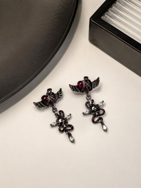 Gotik Kalp ve Kurukafa Figürlü Sallantılı Küpe 05