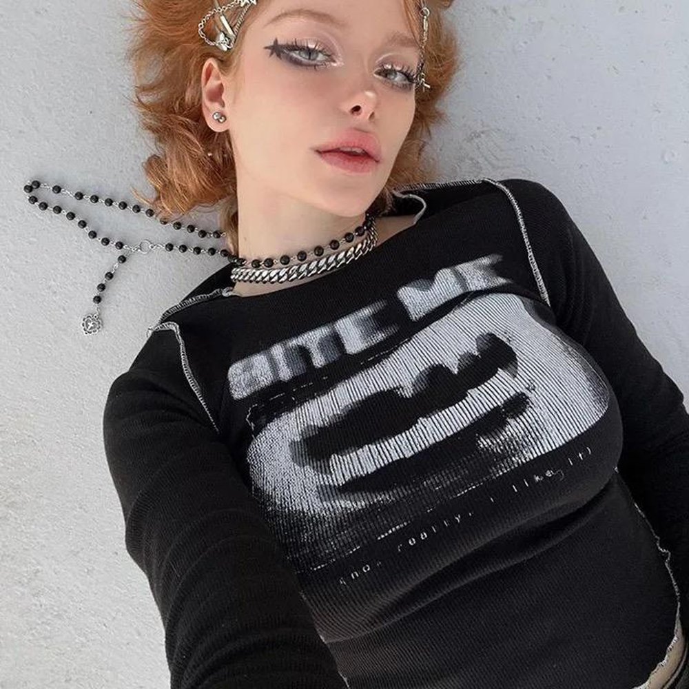 Siyah Bite Me Vampire Fangs Uzun Kollu Crop