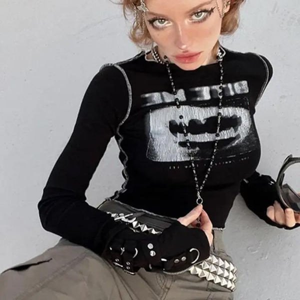 Siyah Bite Me Vampire Fangs Uzun Kollu Crop