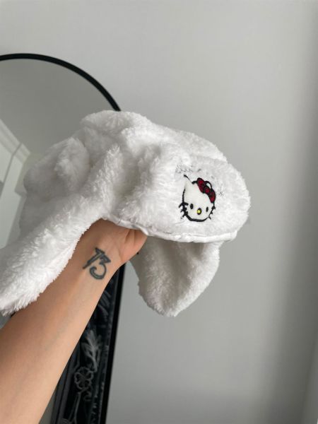 Kitty Beyaz Peluş Bomber Şapka